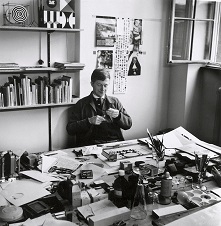 Helmut Lortz an seinem Arbeitsplatz im Saustall um 1970 Fotograf unbekanntklein